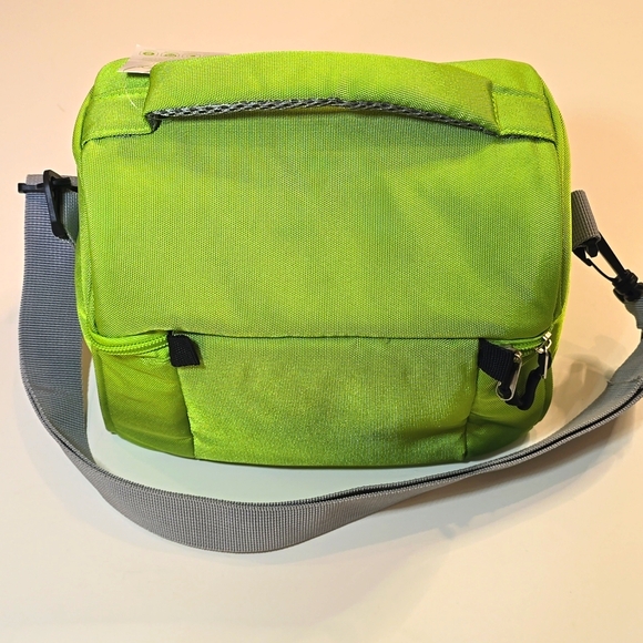 Set of 2 Bentgo Kids Lunch Boxes and Bentgo Cooler Bag - Picture 4 of 16